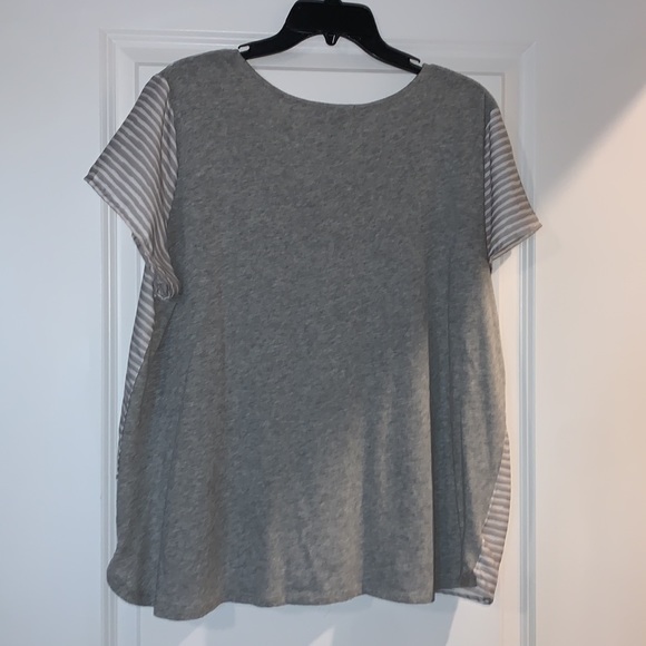 Gap Grey and White Blouse - Picture 2 of 2